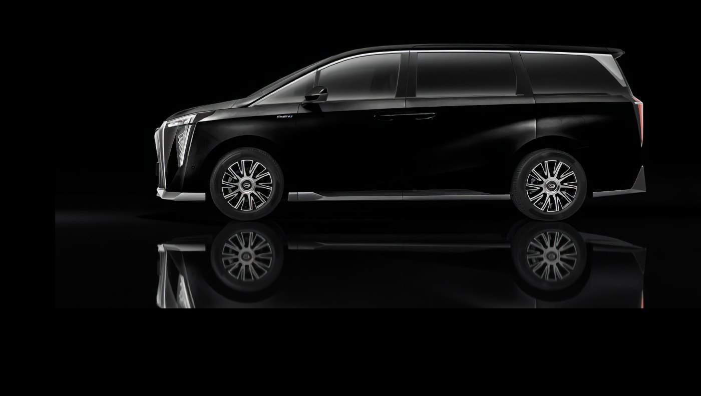 GAC M8 luxury electric MPV